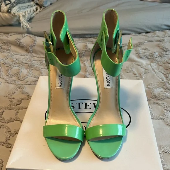 ★Steve Madden★新作★大人気★SENNA GREEN PATENT★サンダル Amazon.com | Steve Madden Women's Excite Heeled Sandal